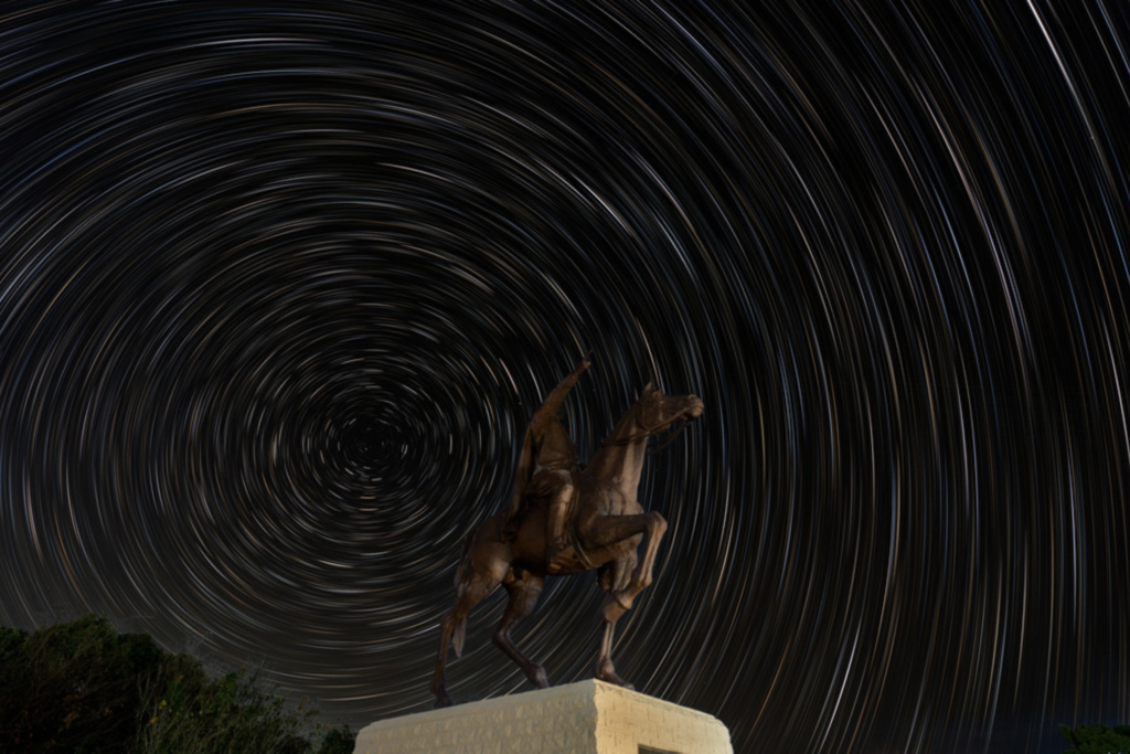 長時間露光したスタートレイル写真