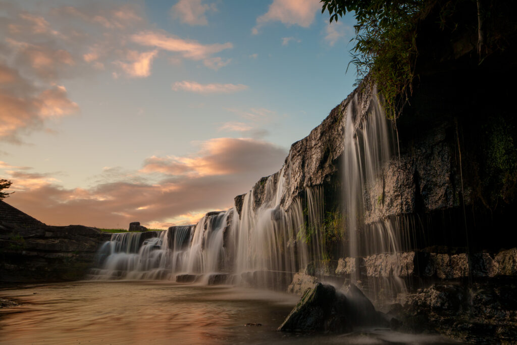 NDフィルターを用いて撮影した滝。スローシャッターで流れを美しくしている。