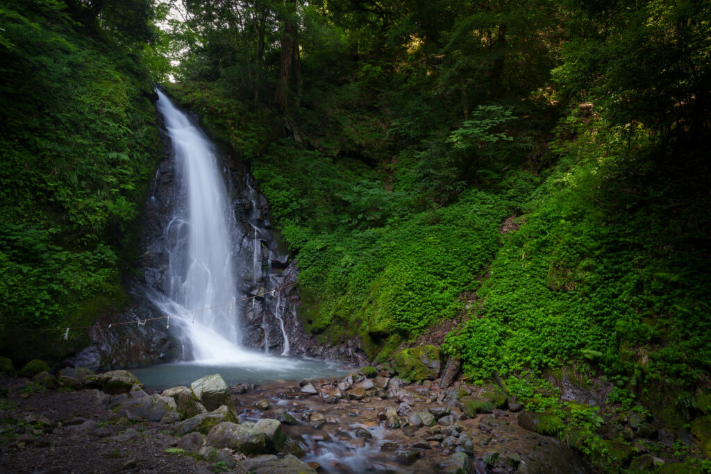 スローシャッターで撮影した滝