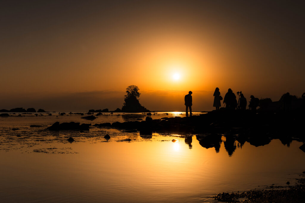 雨晴海岸の朝焼け