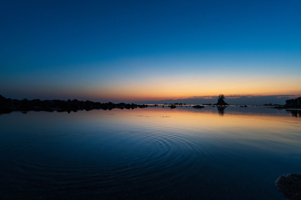 雨晴海岸の朝焼け