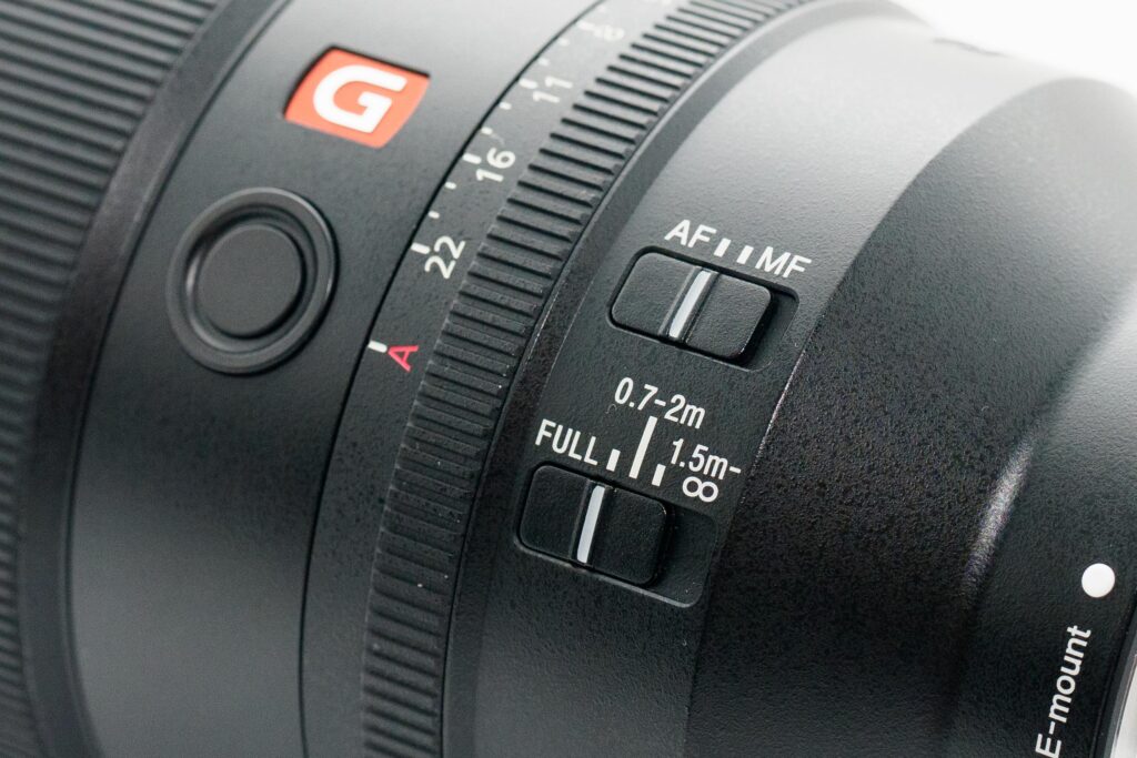 FE 135mm F1.8 GMの外観写真