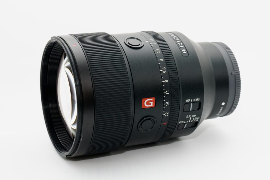 FE 135mm F1.8 GMの外観写真